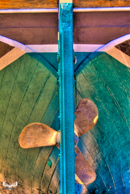2737 - Dry dock - ship propeller