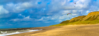 4006 - Bovbjerg Klint beach paragliders
