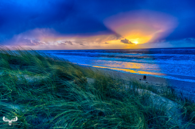 9463 - Light funnel over North Sea