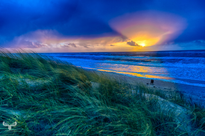 9463 - Light funnel over North Sea