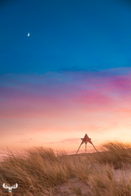 10264 - Vedersø Båke navigation mark with moon