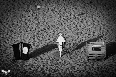 10328 - Beach  gar in B/W