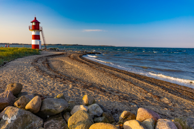 10463 - Grisetå Odde Fyr Lighthouse with beach and stones