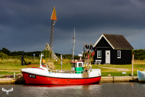 10695 - Fishing boat and fishermen's house at Nr.Lyngvig havn