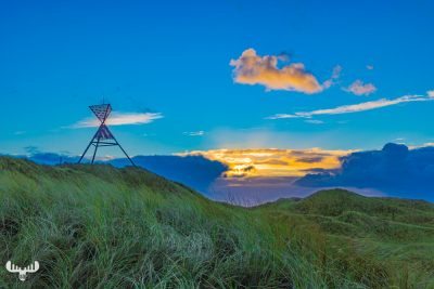 11045 - Husby Klit Båke seamark on dune  in rising sun