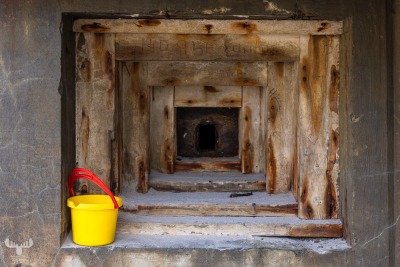 11132 - Bunker and yellow bucket