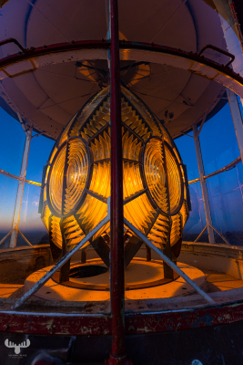 11210 - Nr.Lyngvig Fyr lighthouse - Fresnel lens at night