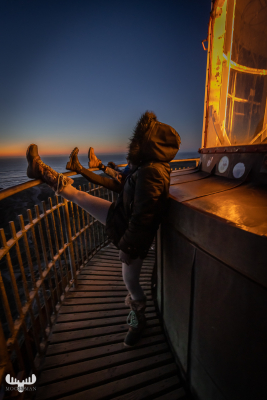 11216 - Three girls dancing on Nr.Lyngvig Fyr lighthouse at night