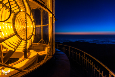 11220 - Nr.Lyngvig Fyr lighthouse - Fresnel lens at night with North Sea