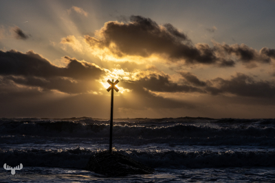 11264 - Sunset at Northsea with cloud light rays and bunker marker