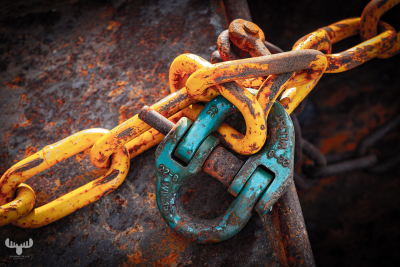 11322 - Metall chain details of ship in Hvide Sande shipyard