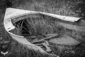 11416 - Lost place- old rotten boat in B/W