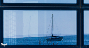 11466 - Sailing boa7 reflection in winodw