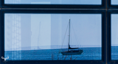 11466 - Sailing boa7 reflection in winodw