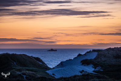 11571 - Ship on the North Sea at sunsetz, dune V