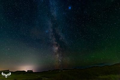 11664 - Milky way sky over Houvig summer cottages