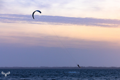 11855 - Surfer jumping on Ringkøbing Fjord