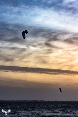 11856 - Surfer jumping on Ringkøbing Fjord