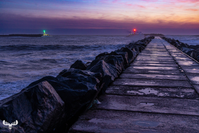 11874 - Hvide Sande pier at night with red and green navigation lights