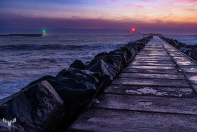 11874 - Hvide Sande pier at night with red and green navigation lights