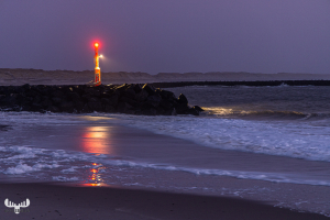 11875 - Hvide Sande pier at night - red navigation light