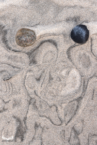 11985 - Sand glance - sand structures and stones  at Sortebærda