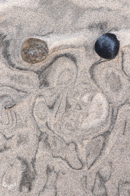 11985 - Sand glance - sand structures and stones  at Sortebærdalen Strand