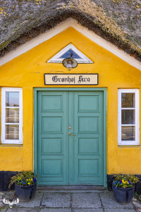 12049 - Grønhøj Kro entrance door