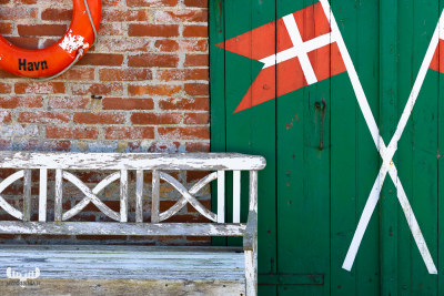 12147 - Helm Klink havn harbor - sea rescue house with Dannebrog flag