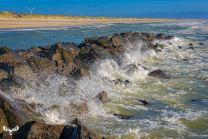12199 - North Sea waves at stone groyne at Høfde Q I