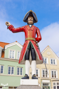 12561 - Tønder Kagmanden statue