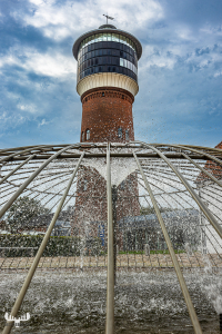 12564 - Tønder water tower behind fountain