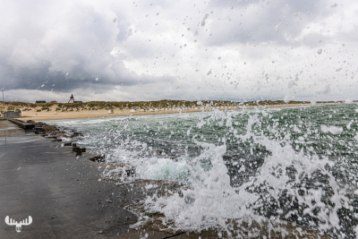 12630 - Løkken pier and splashing waves