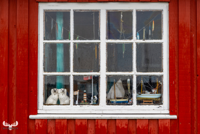 12728 - Window of a red fisherman's hut and Ringkøbing Havn harbor