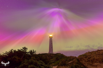 12968 - Nr.Lyngvig Fyr lighthouse under radiant northern lights
