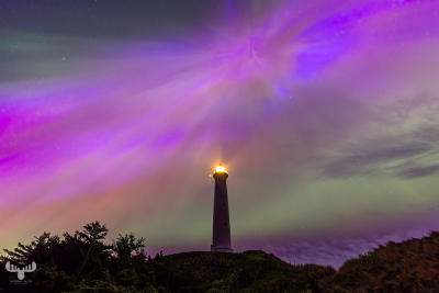 12974 - Nr.Lyngvig Fyr lighthouse in northern light rays