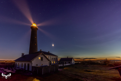 12988 - Det Grå Fyr lighthouse radiating at night
