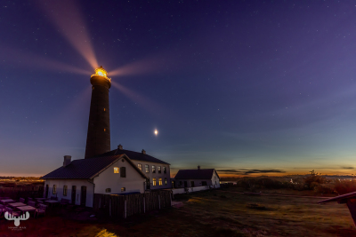 12988 - Det Grå Fyr lighthouse radiating at night