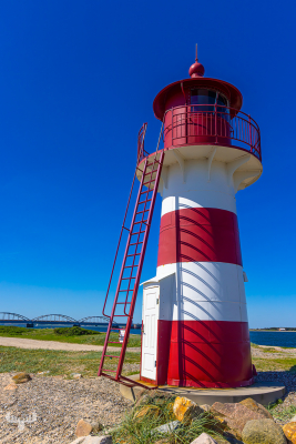 13038 - Grisetåodde Fyr lighthouse and Oddesundbroen brdige