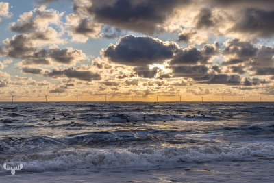 13064 - Offshore wind power plants and waves at Nr.Lyngvig beach