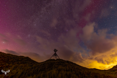 13433 - Northern lights at Husby Klit Båke seasign, dunes