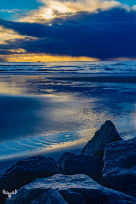 13542 - Hvide Sande pier, sunset and fishing boat