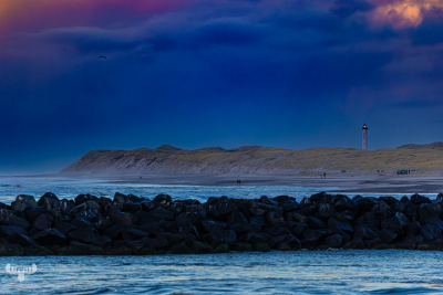 13568 - Nr.Lyngvig Fyr lighthouse behind Hvide Sande pier