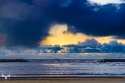 13578 - Hvide Sande harbor entrance at sunset with fishing boat