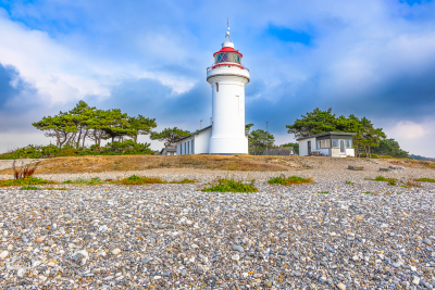 13755 - Sletterhage Fyr Lighthouse and stony beach