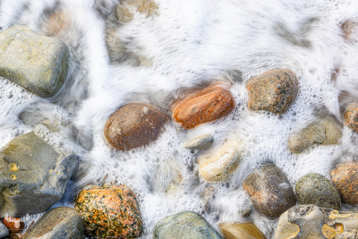 13756 - Sea water between stones