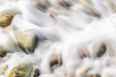 13757 - Waves washing over pebbles