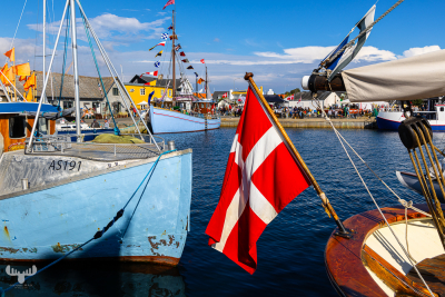 13816 - Ebeltoft Havn - Harbor with Dannebrog