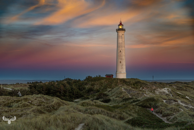 13943 - Nr.Lyngvig Fyr in sunset with dramatic sky colors