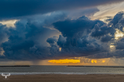 14010 - Hvide Sande South beach and piers at sunset